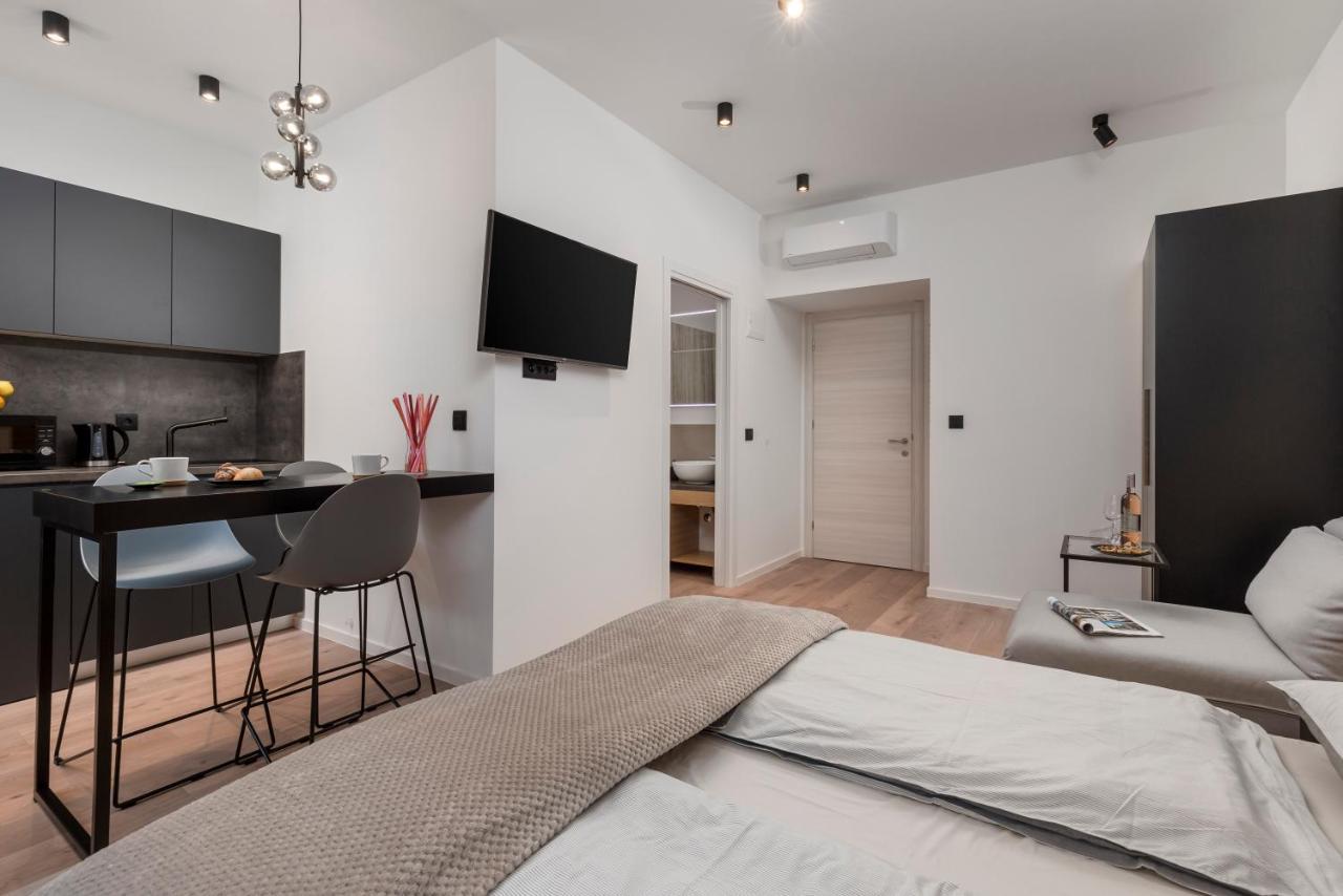 Deluxe Apartments "In The Center" Rijeka Eksteriør billede
